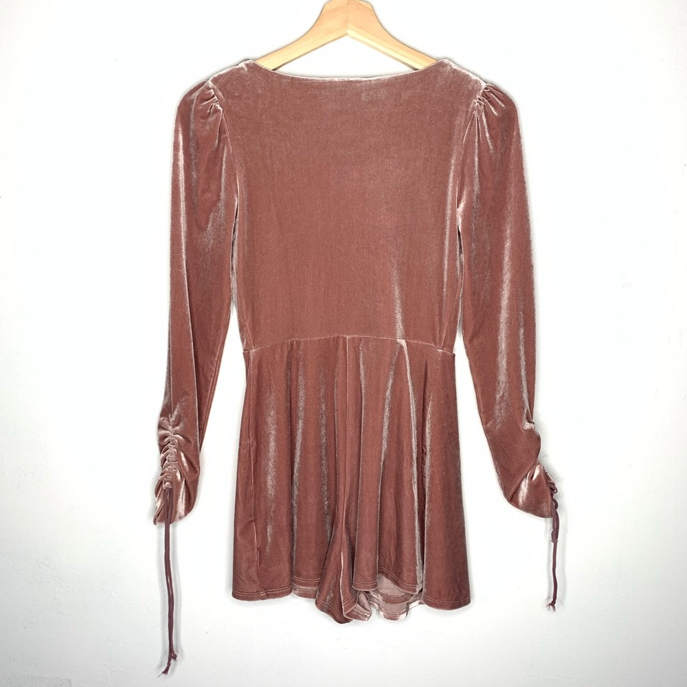 UO Urban outfitters blush velvet wrap romper - Picture 5 of 8